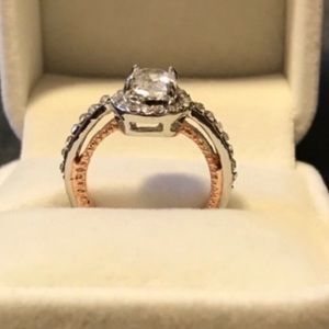 Halo setting engagement ring